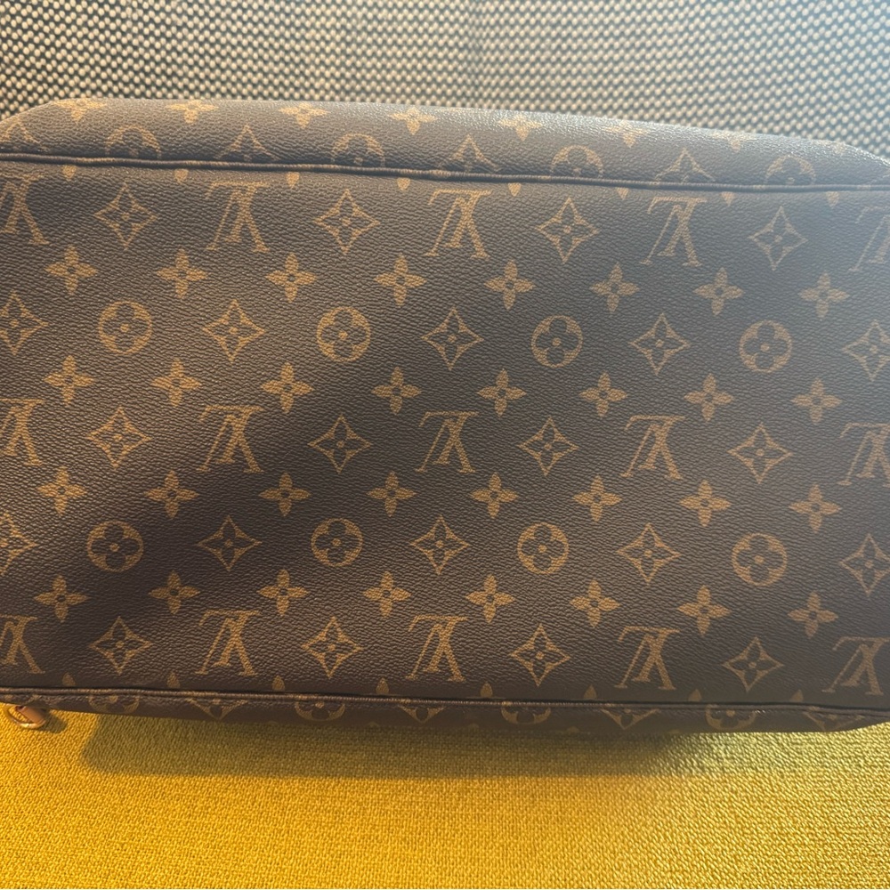 Louis Vuitton Monogram Neverfull GM Tote Bag - Picture 5 of 16